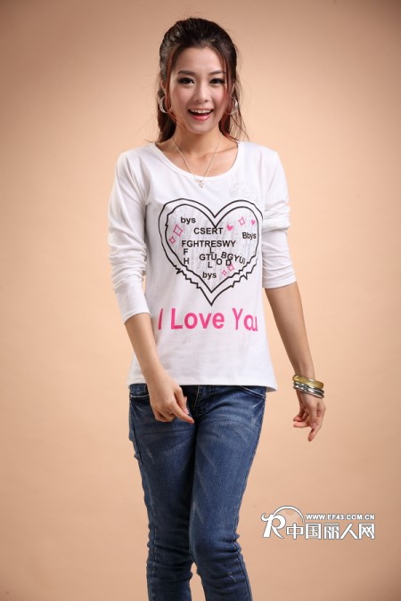 秋日商機(jī) 中高檔女裝批發(fā)與中低檔秋季服裝的市場洞察